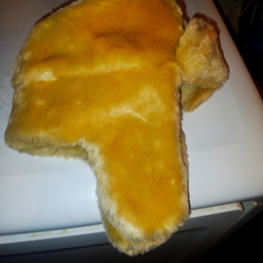 Faux Fur Yellow Winter Hat Tan/Yellow color look at the last picture